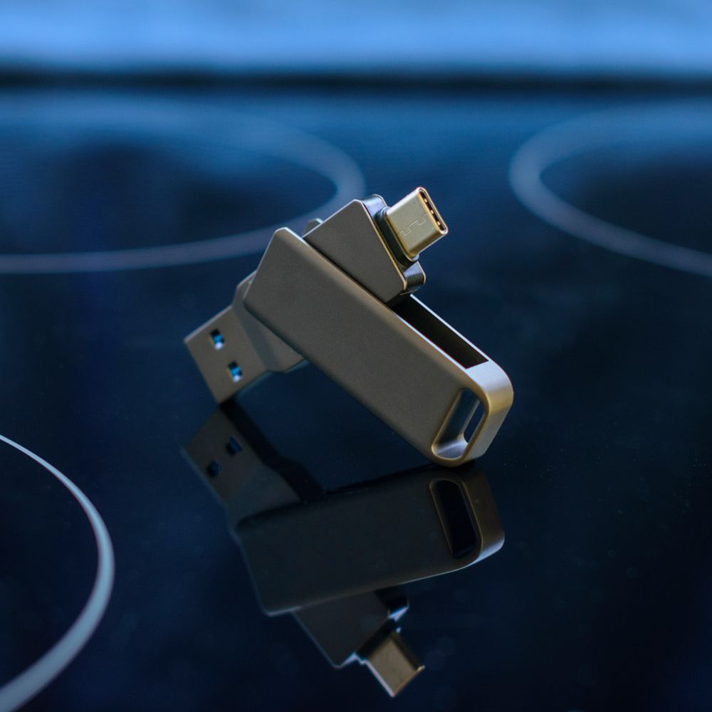 USB-Stick mit Dual-Anschlüssen: Typ-C und USB 3.0 Typ-A - Game-Kiosk